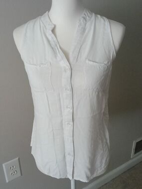 Old Navy White Sleeveless Button-Front Blouse